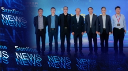 長(zhǎng)亮科技董事長(zhǎng)王長(zhǎng)春一行到中銀金科參觀交流